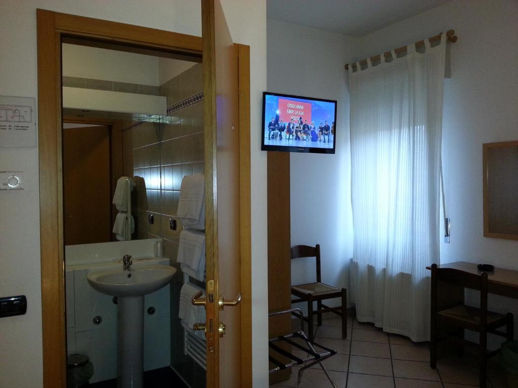 Albergo Pizzeria Sole San Giovanni Lupatoto Bilik gambar